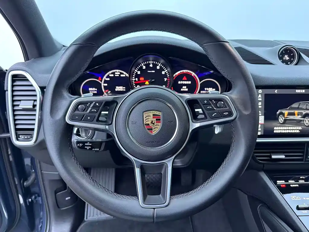 Porsche Cayenne — миниатюра 11
