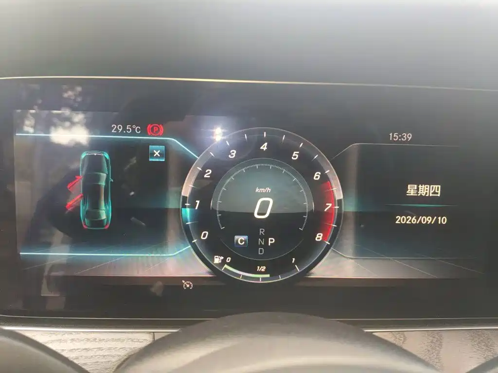 Mercedes-Benz E-Class — миниатюра 12