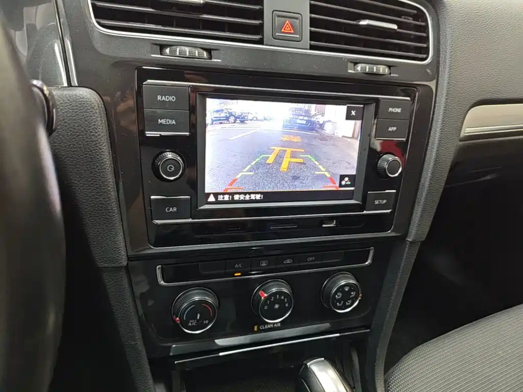 Volkswagen Golf — миниатюра 13