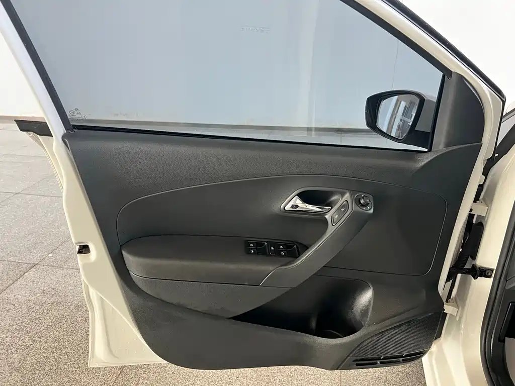 Volkswagen Polo — миниатюра 7