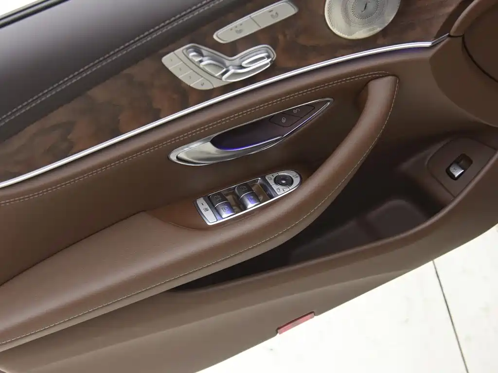 Mercedes-Benz E-Class — миниатюра 12