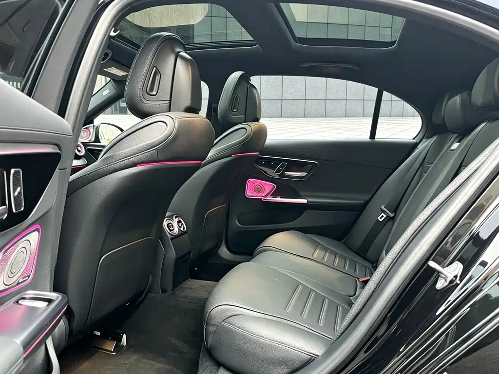 Mercedes-Benz C-Class — миниатюра 16