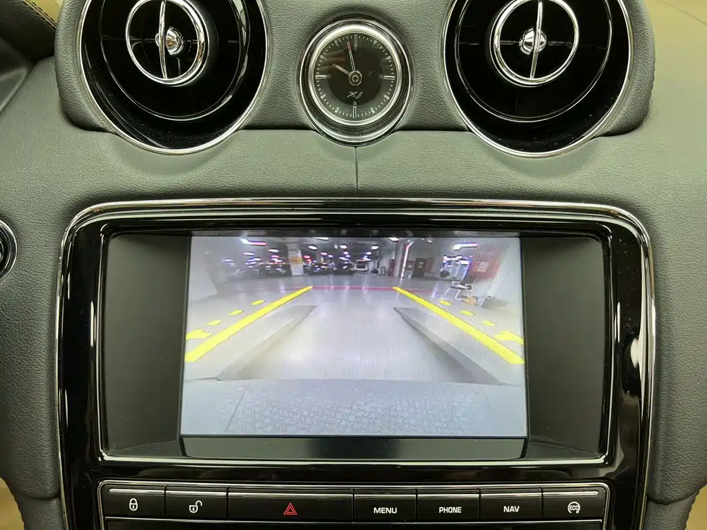Jaguar XJ — миниатюра 11