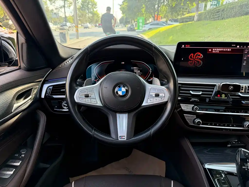 BMW 5 Series — миниатюра 14