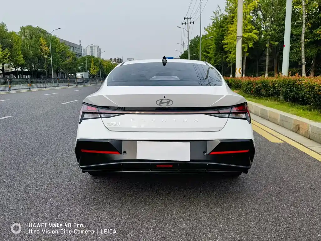 Hyundai Elantra — миниатюра 8