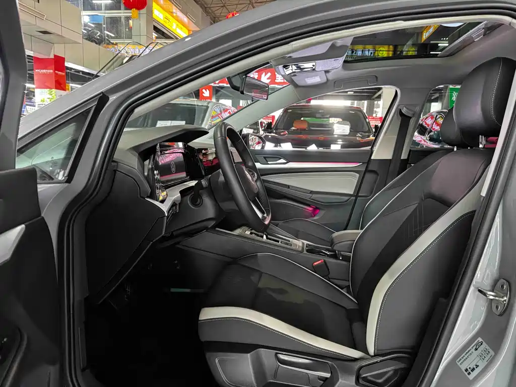 Volkswagen Golf 2023 280TSI DSG Pro