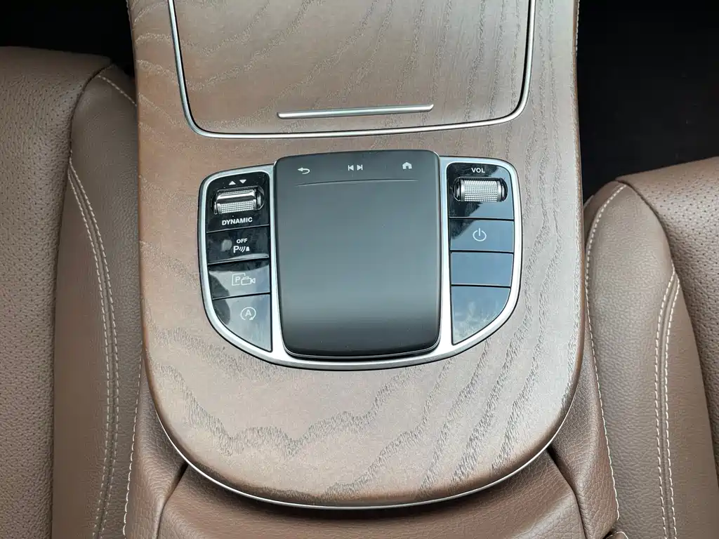 Mercedes-Benz E-Class — миниатюра 11
