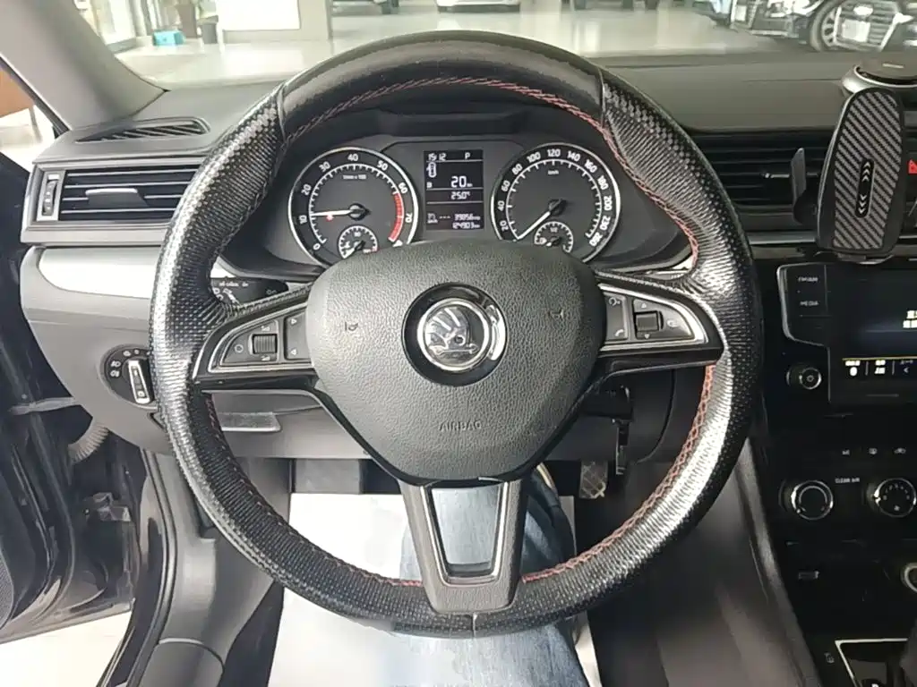 Skoda Superb — миниатюра 11