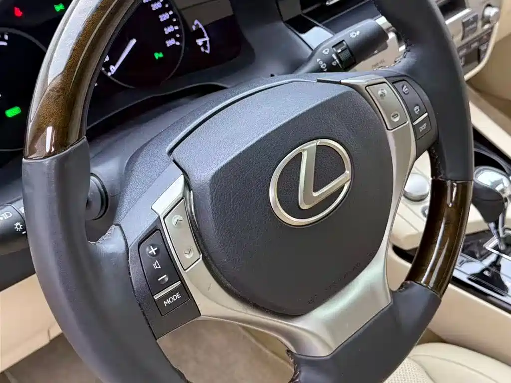 Lexus ES 2014 300h Elite