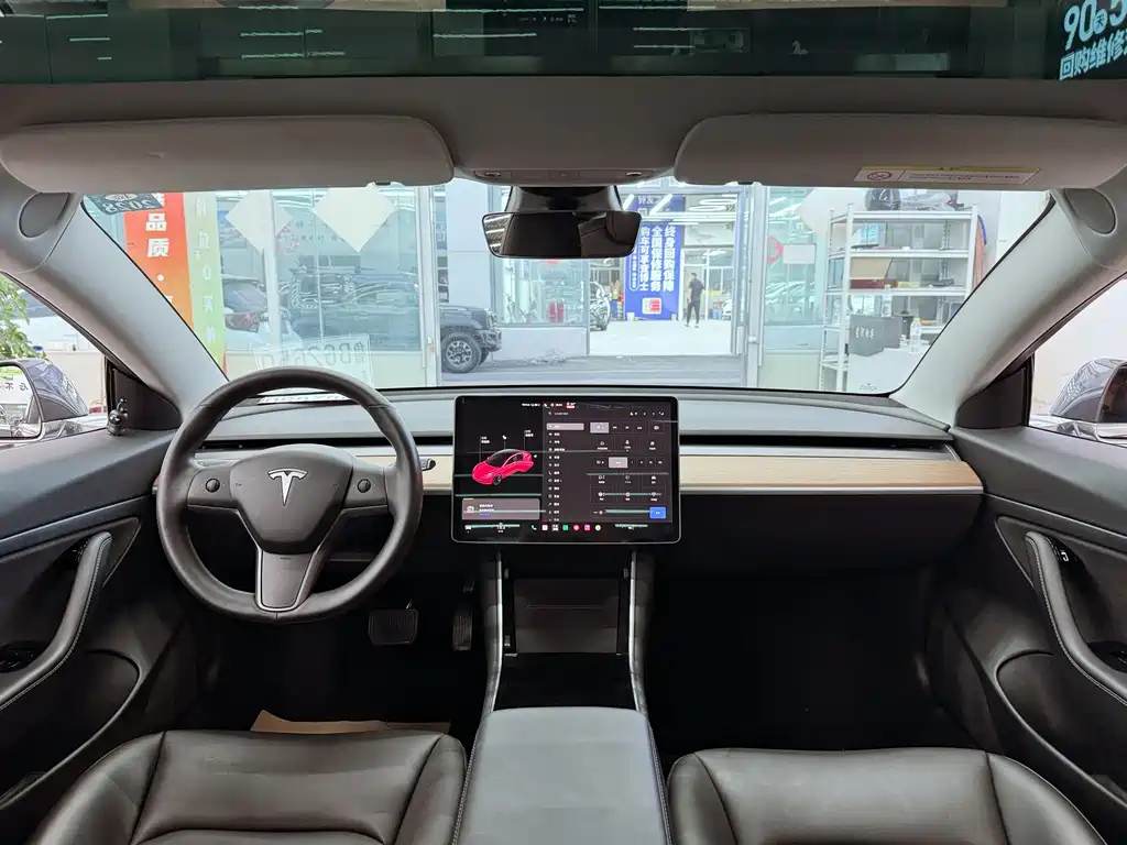 Tesla Model 3 — миниатюра 10