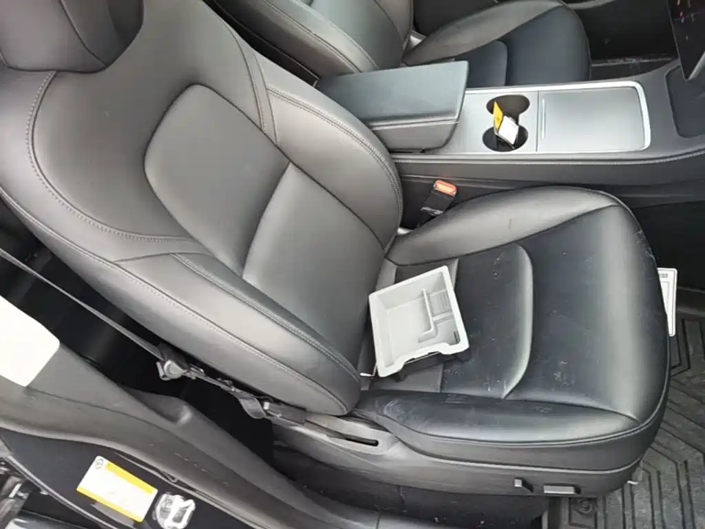 Tesla Model Y — миниатюра 25