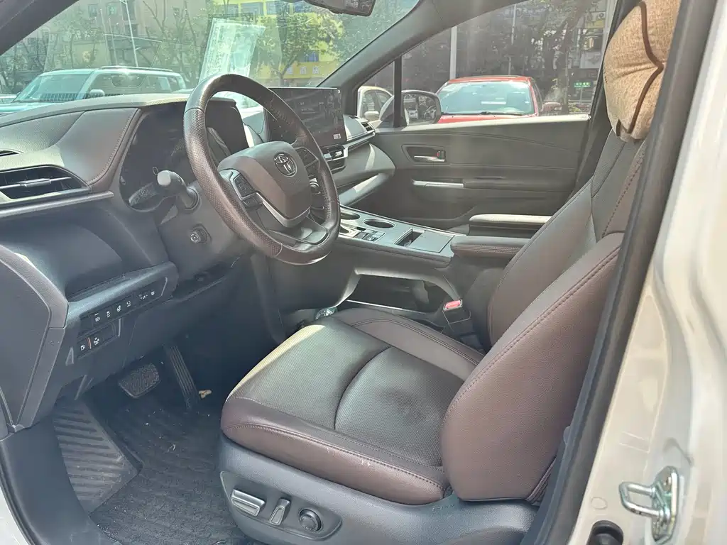 Toyota Granvia — миниатюра 5