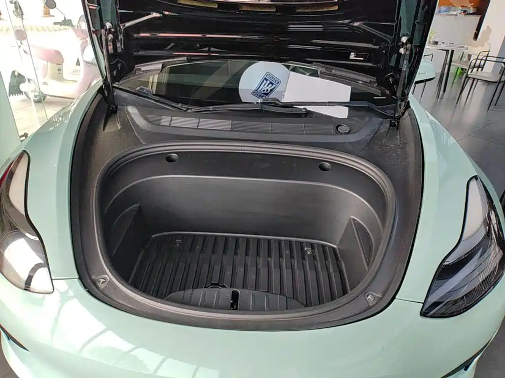 Tesla Model 3 — миниатюра 20