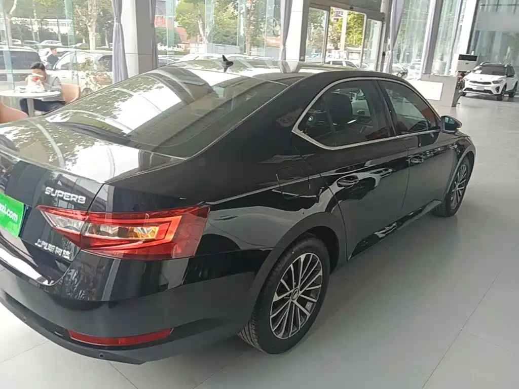 Skoda Superb — миниатюра 7