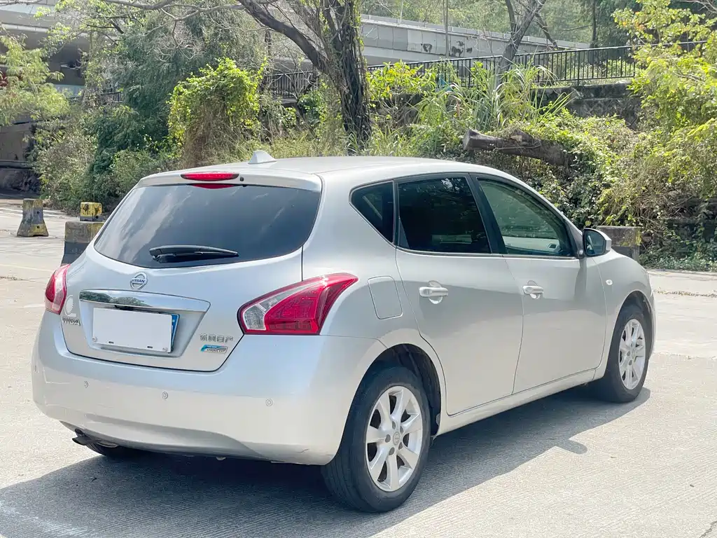 Nissan Tiida 2011 1.6L CVT Comfort