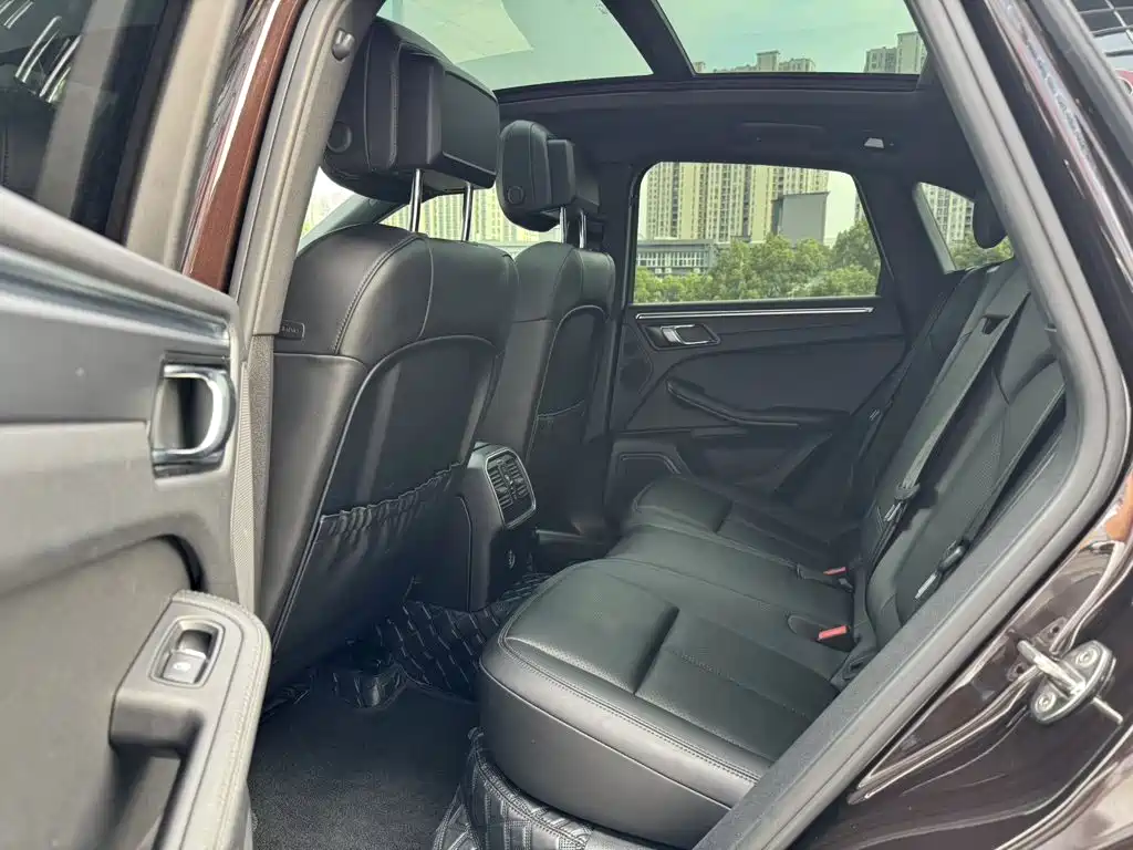 Porsche Macan — миниатюра 7