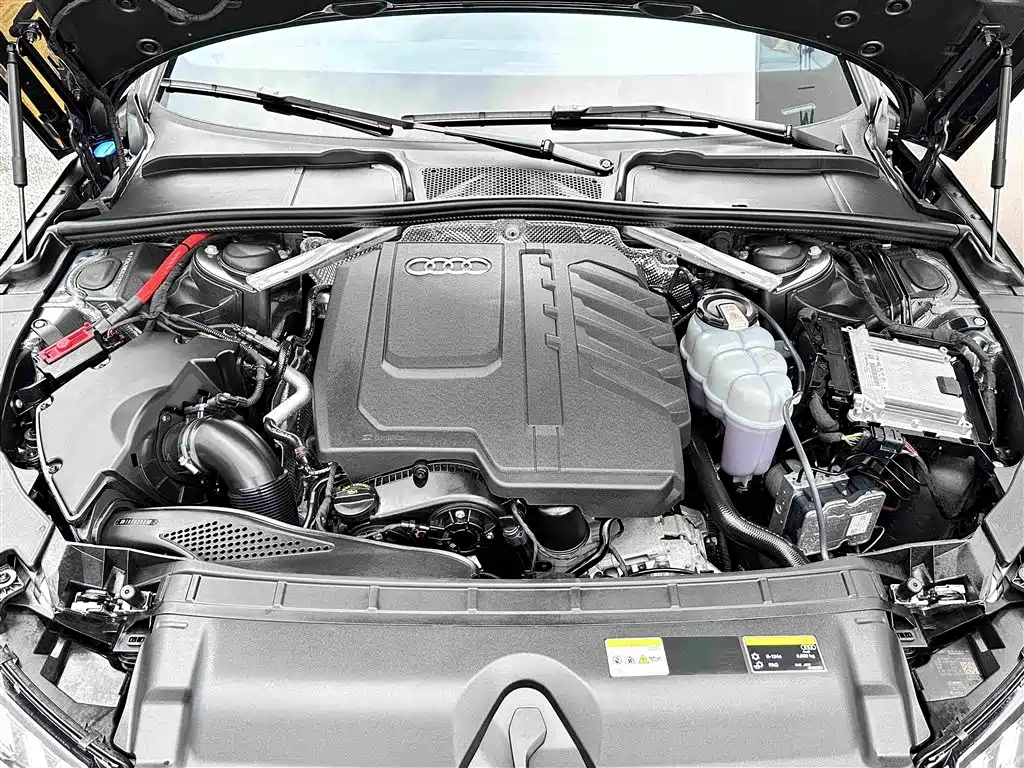 Audi A4L 2024 40 TFSI quattro RS