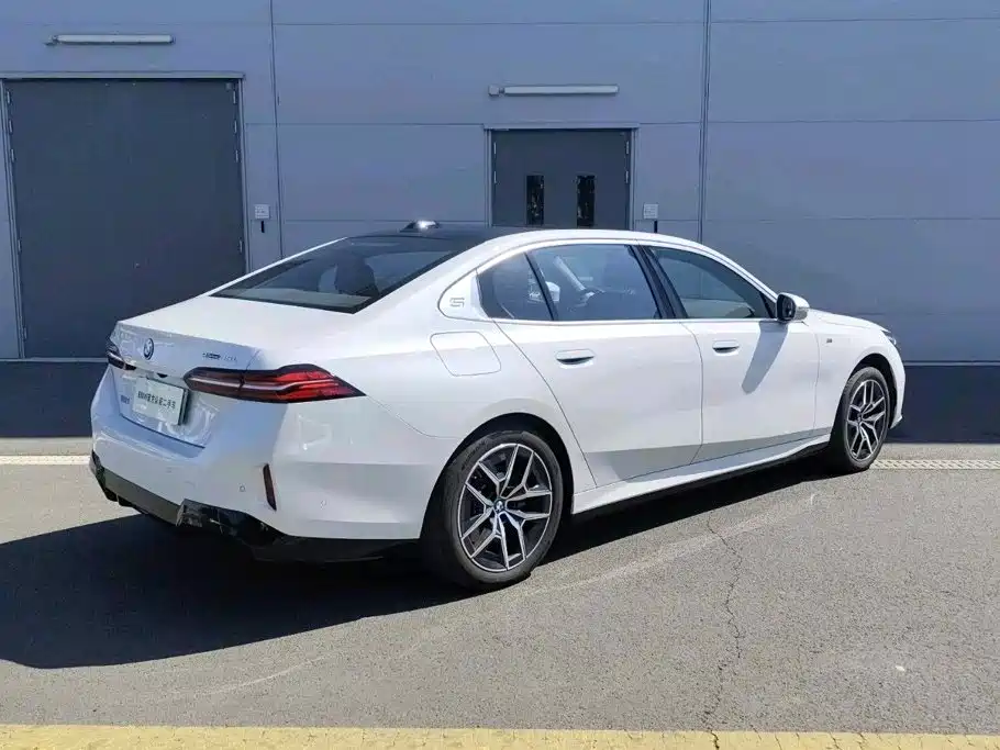BMW i5 — миниатюра 5