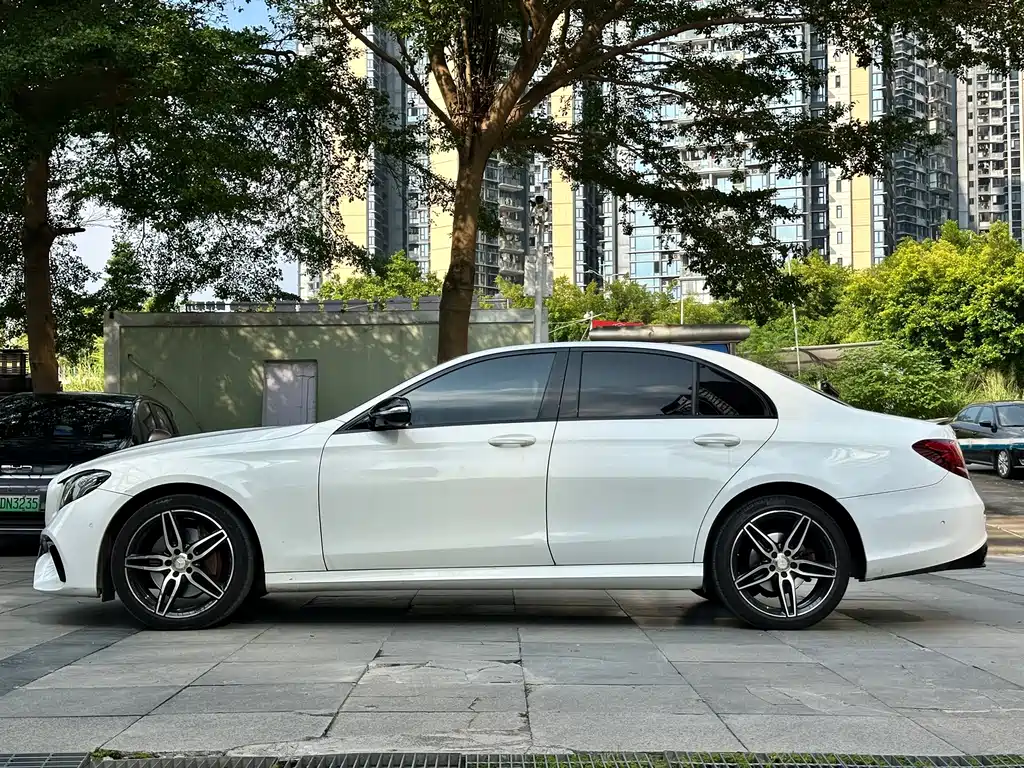 Mercedes-Benz E-Class — миниатюра 8