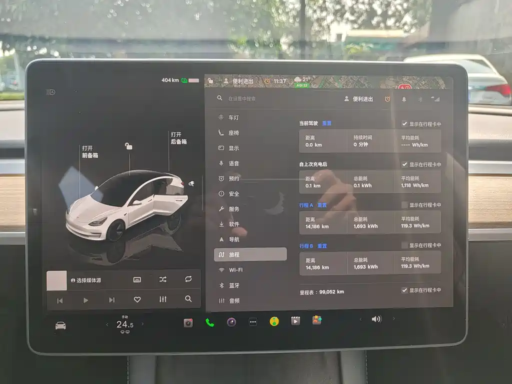 TESLA MODEL 3