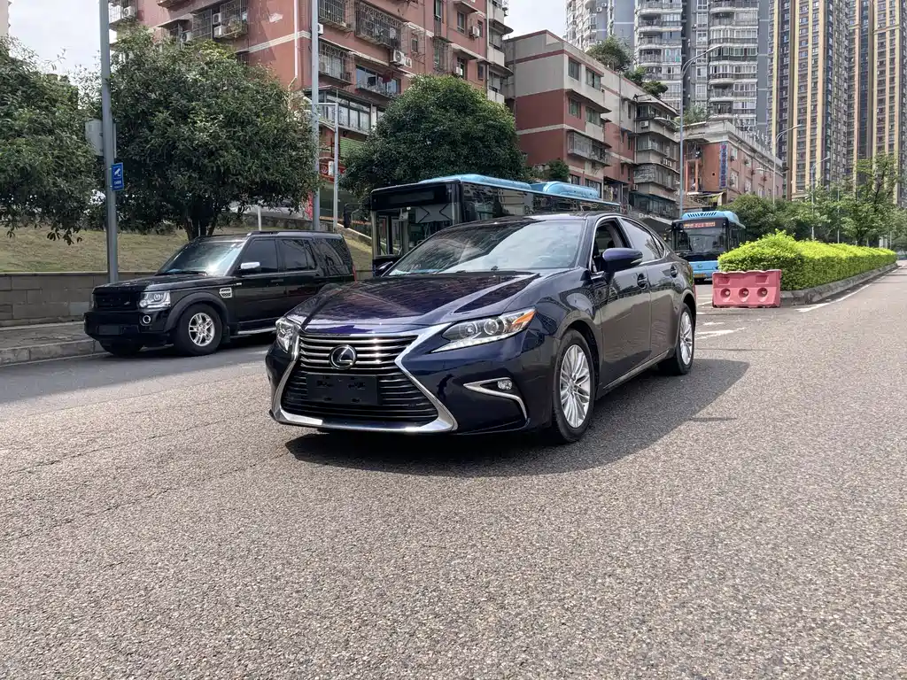 Купить Lexus ES