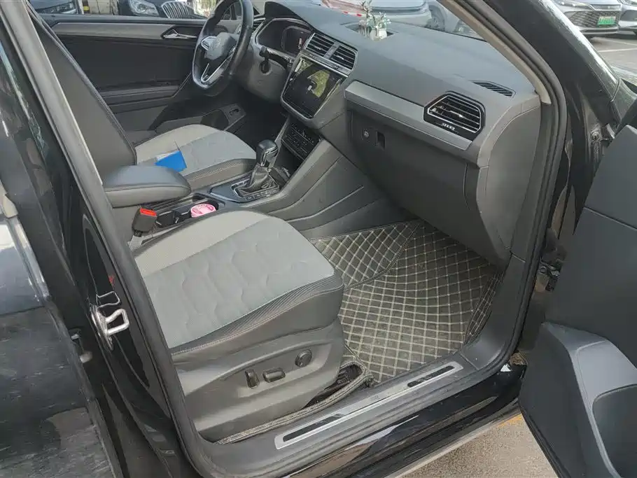 Volkswagen Tiguan X X 2021 330TSI Flagship