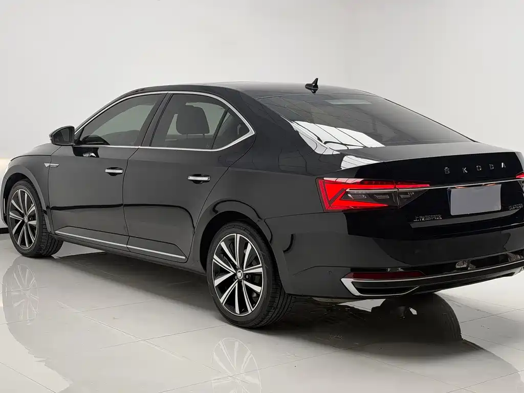 Skoda Superb — миниатюра 4