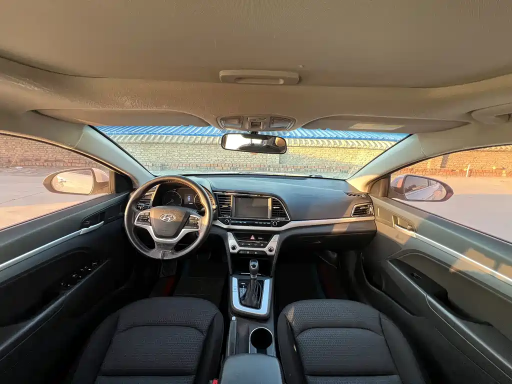 Hyundai Elantra — миниатюра 5