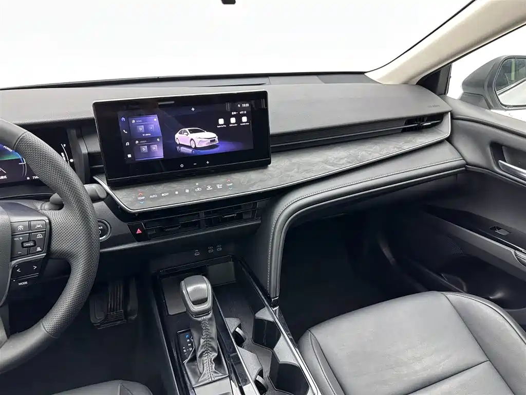 Toyota Camry 2024 Белый из Китая, фото 3