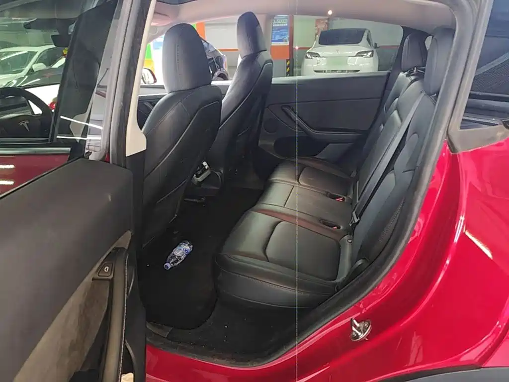 Tesla Model Y — миниатюра 17