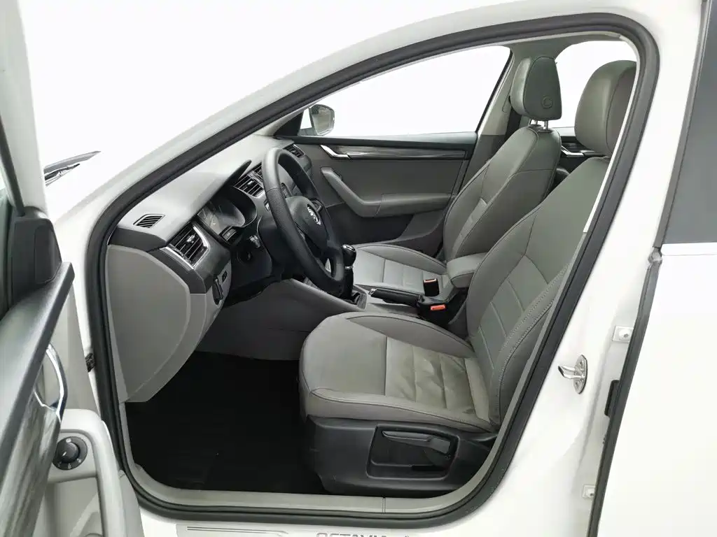 Skoda Octavia 2015 1.6L MT
