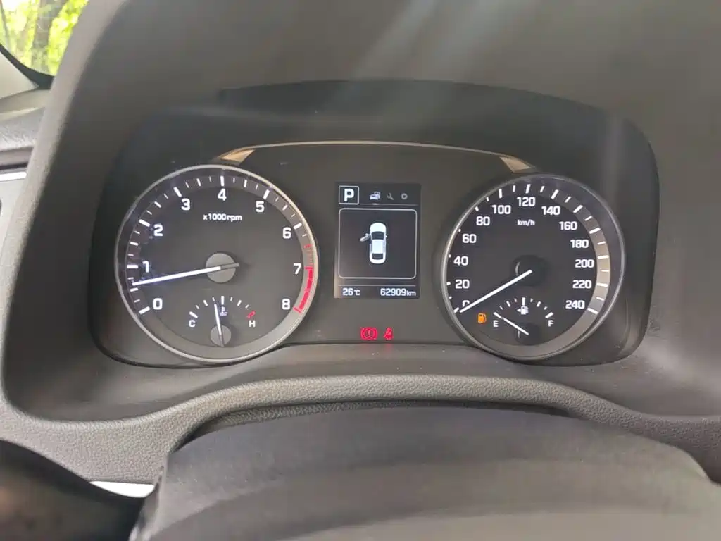 Hyundai Elantra — миниатюра 12