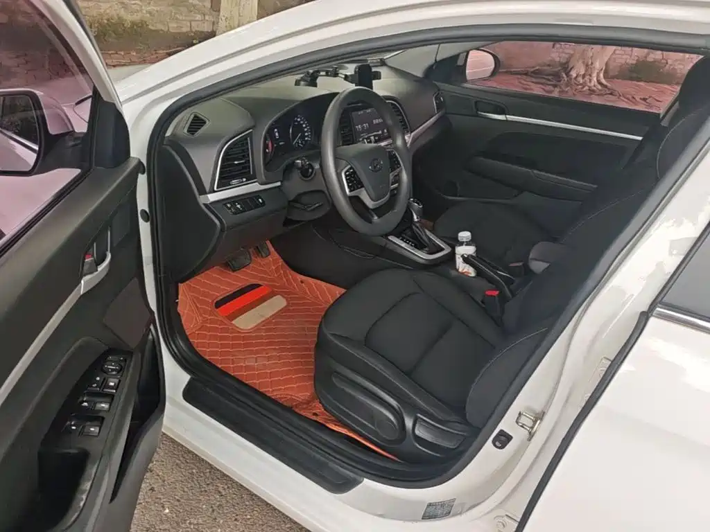 Hyundai Elantra — миниатюра 16
