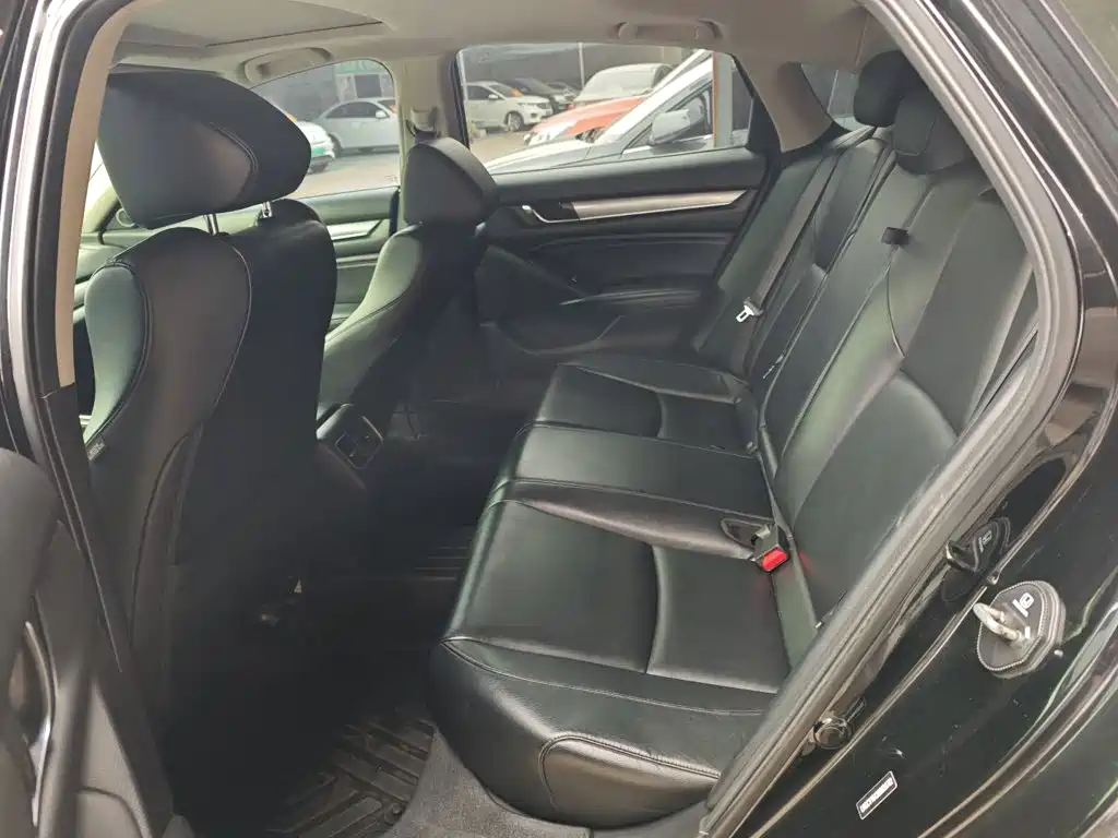 Honda Accord — миниатюра 17