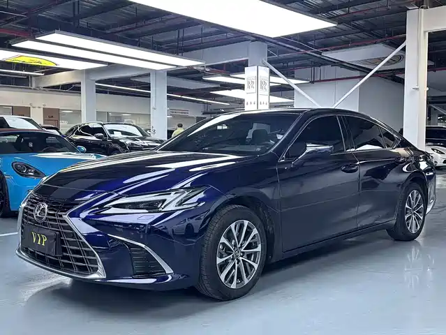 LEXUS ES 2025