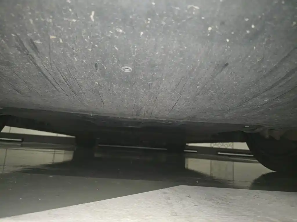 Tesla Model Y — миниатюра 24