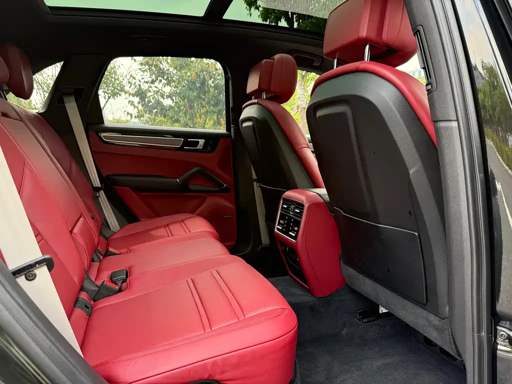 Porsche Cayenne — миниатюра 12