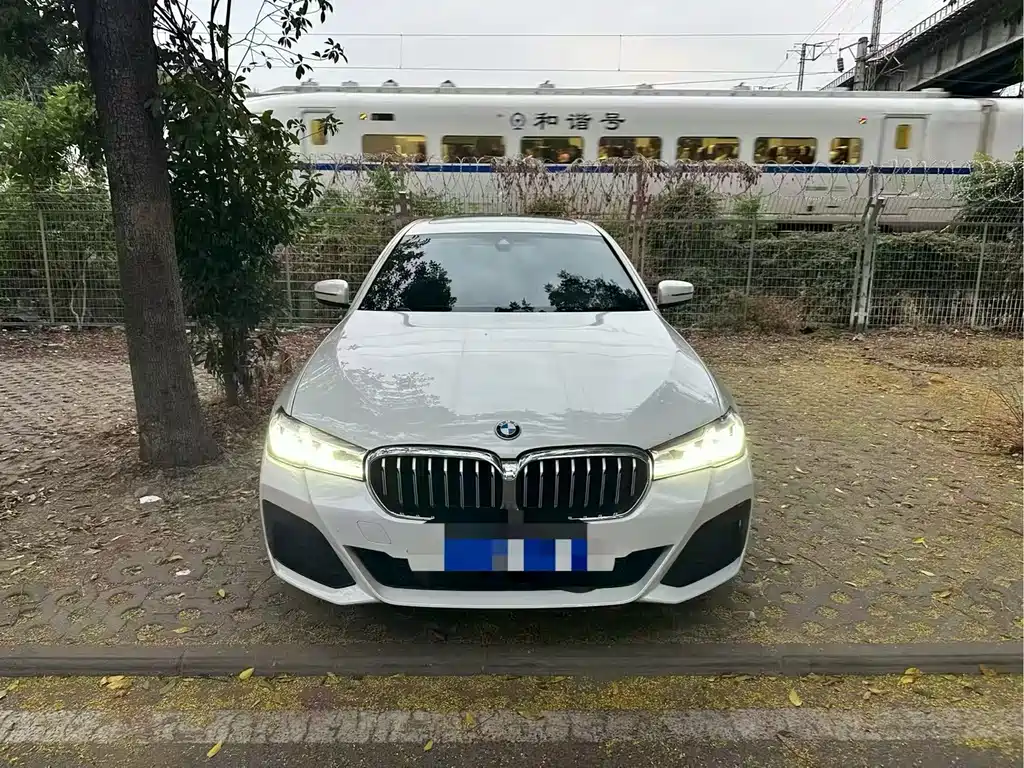 BMW 5 Series — миниатюра 2
