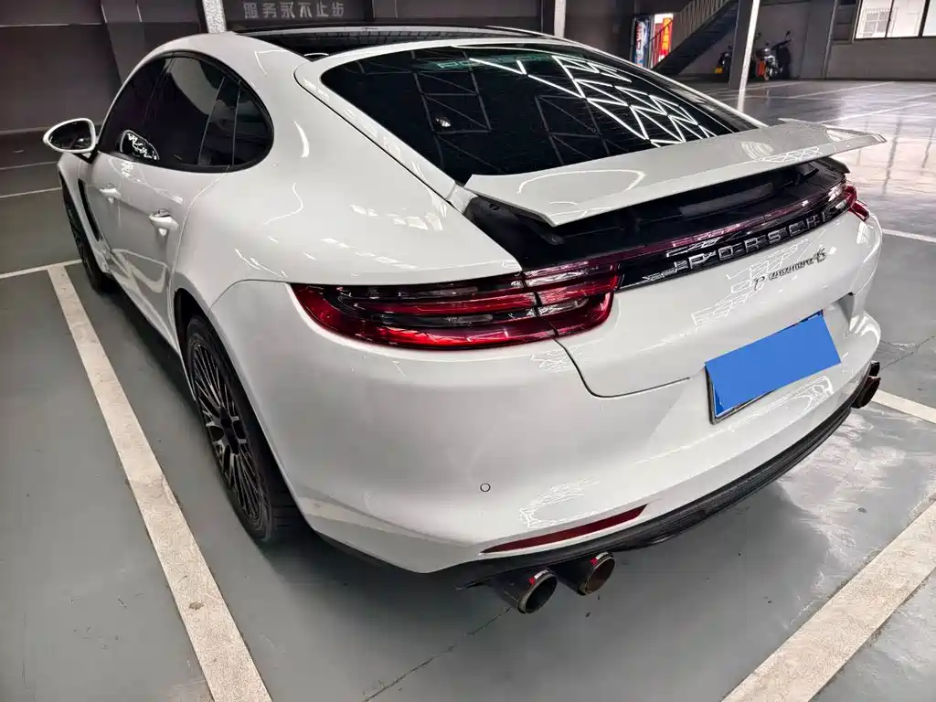 PORSCHE PANAMERA