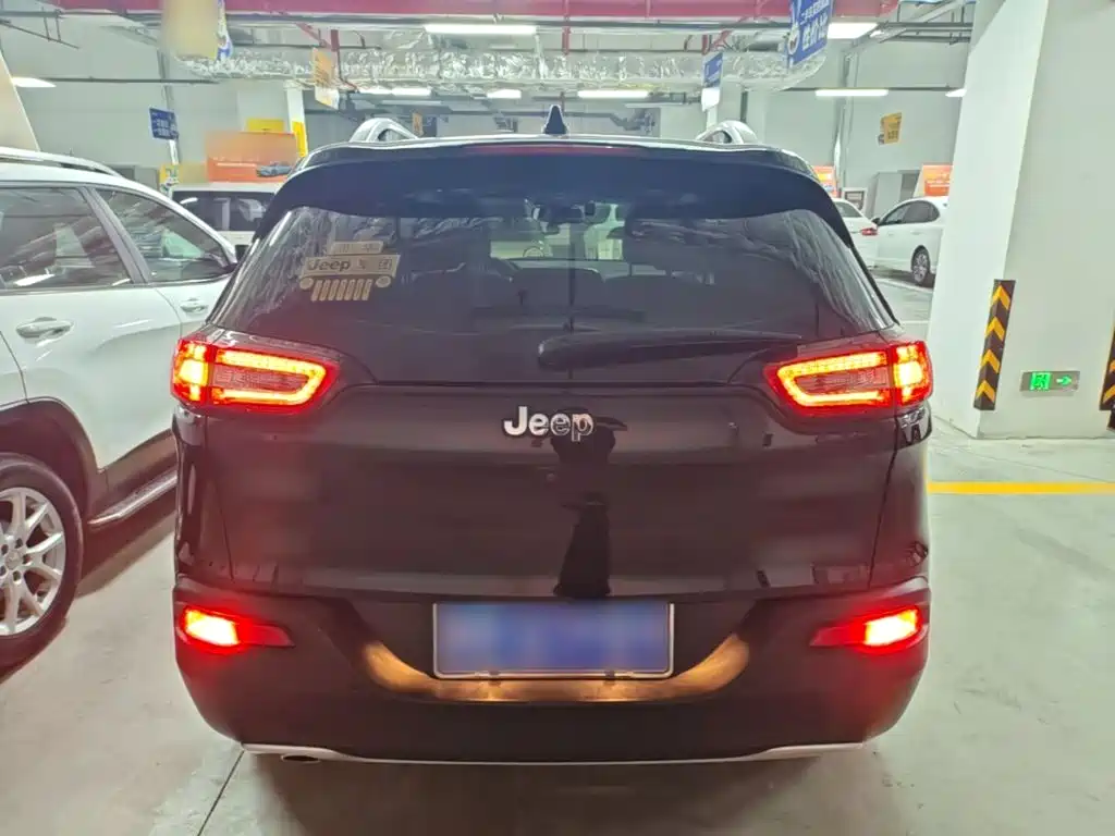 Jeep Cherokee — миниатюра 6
