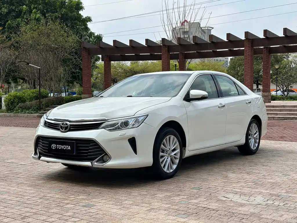 TOYOTA CAMRY
