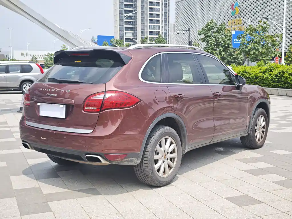 Porsche Cayenne — миниатюра 4