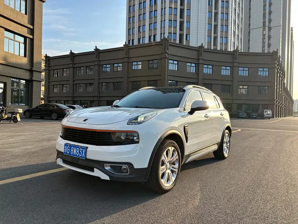 Купить Lynk & Co 01