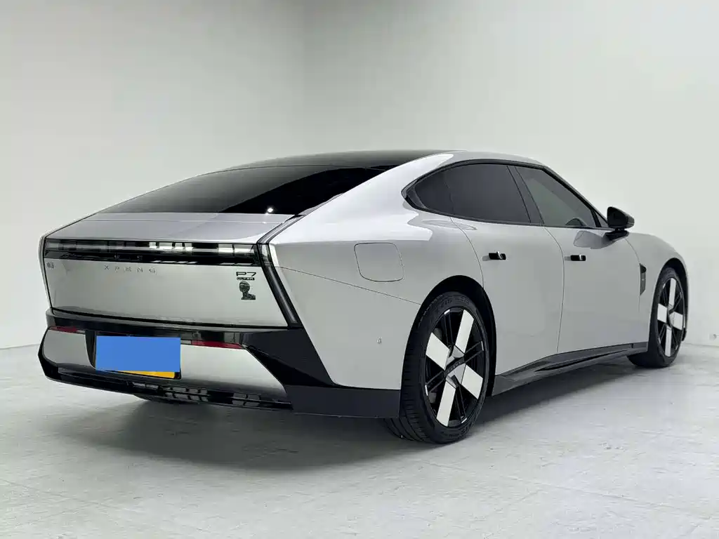 XPeng P7 — миниатюра 12