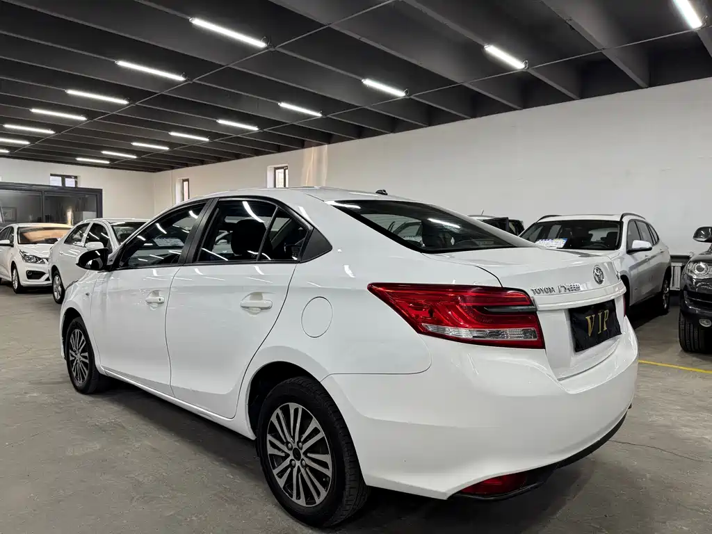 Toyota Yaris L — миниатюра 5