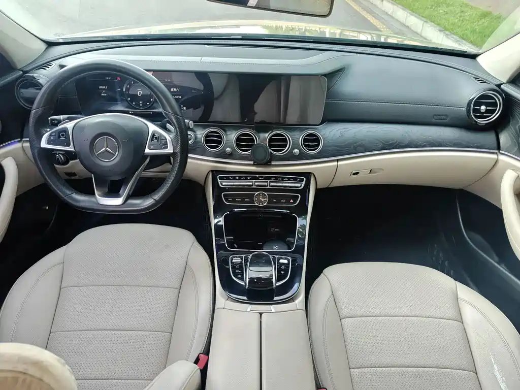 Mercedes-Benz E-Class — миниатюра 11