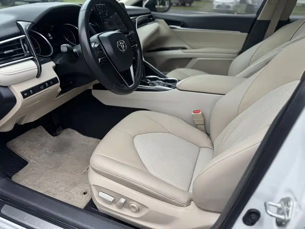 Toyota Camry 2021 2.0G Luxury
