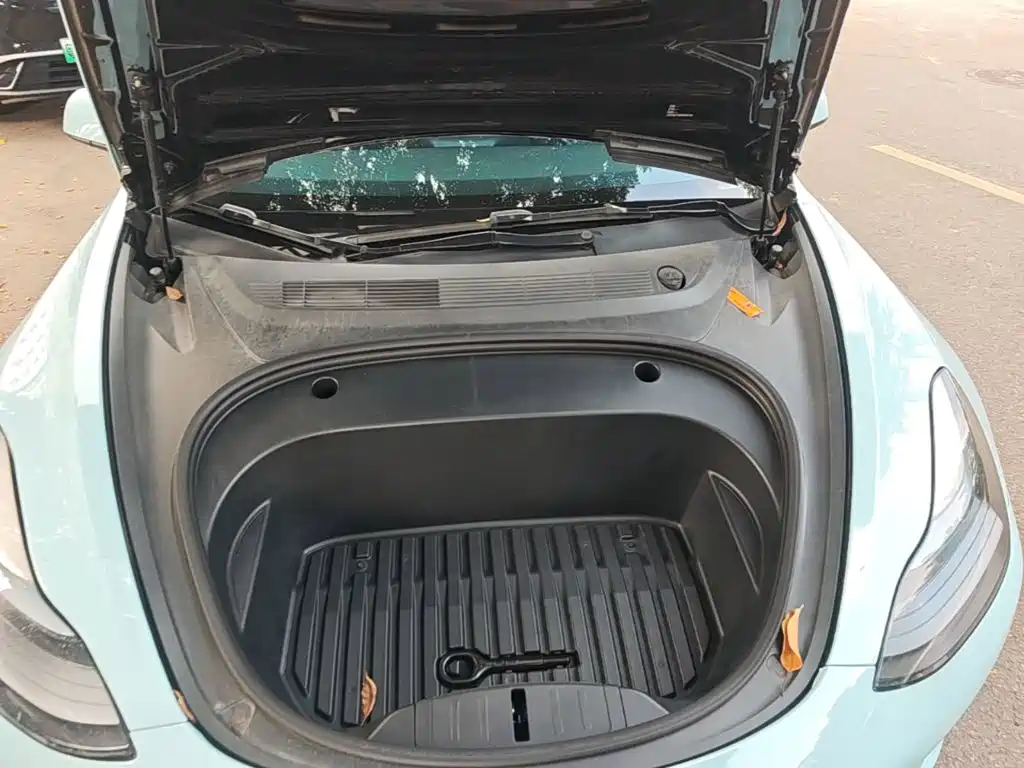 Tesla Model 3 — миниатюра 20