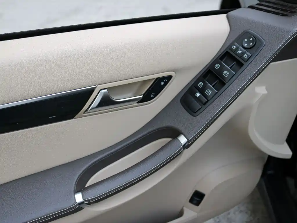 Mercedes-Benz R 2017 R 320 4MATIC