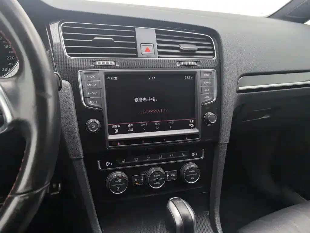 Volkswagen Golf GTI — миниатюра 12